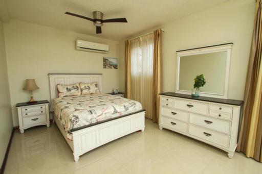 Luxury Penthouse Condo With Pool كينغستون المظهر الخارجي الصورة
